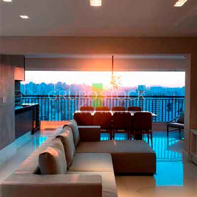 Vidraçaria especializada em sacadas, box e espelhos sob medida da Grupo Stock